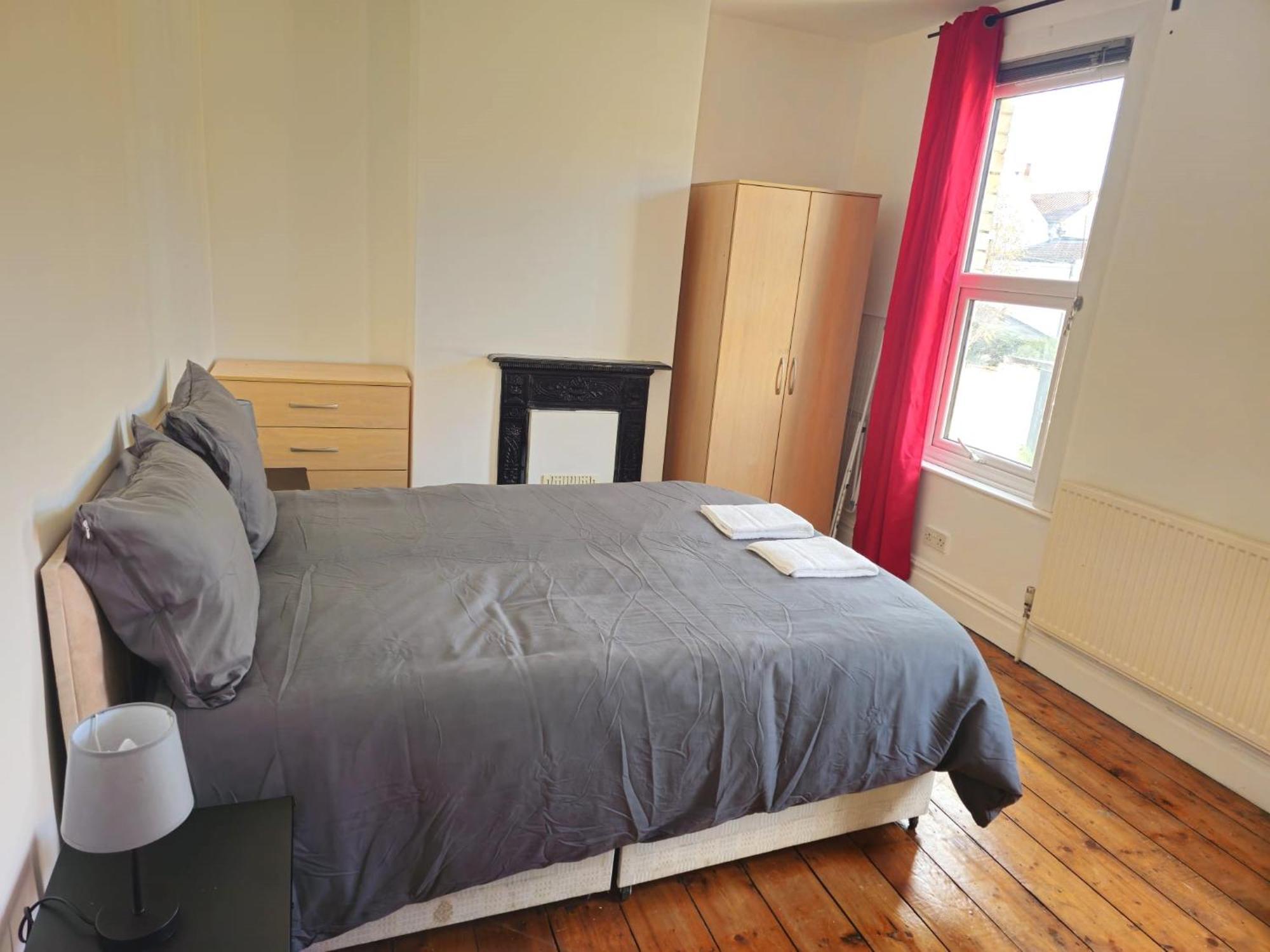Delightful Room By Gloucester Road Bristol Exterior photo