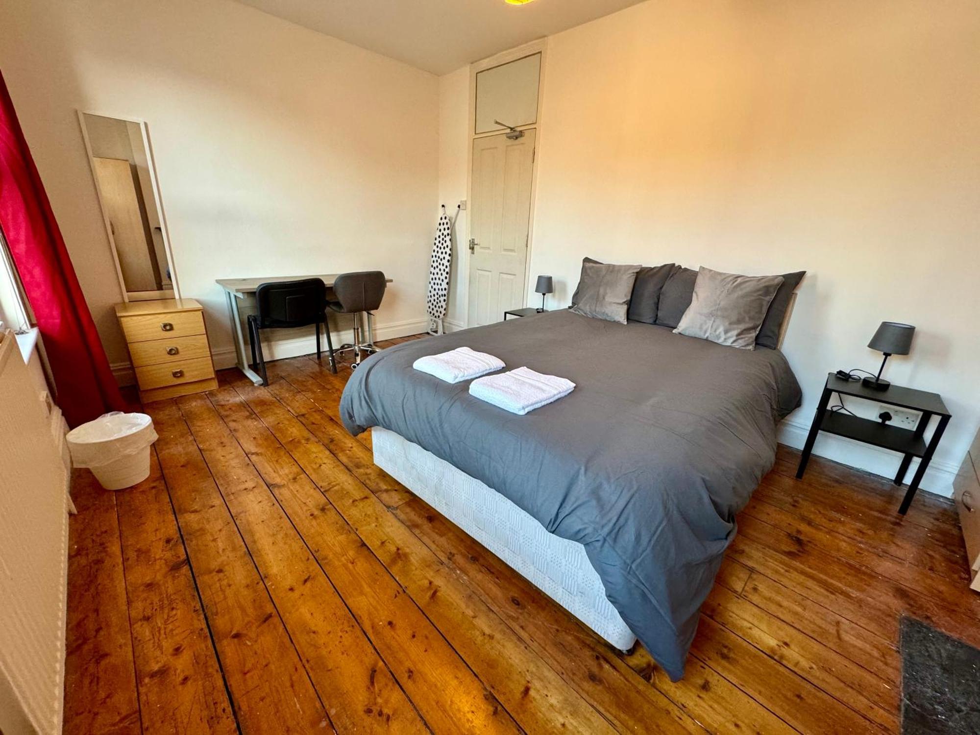 Delightful Room By Gloucester Road Bristol Exterior photo